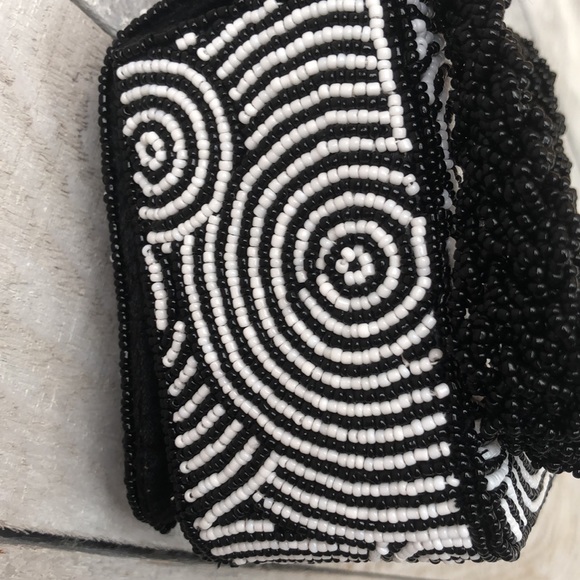 Adorable fully beaded Crossbody miniature bag - Picture 8 of 15